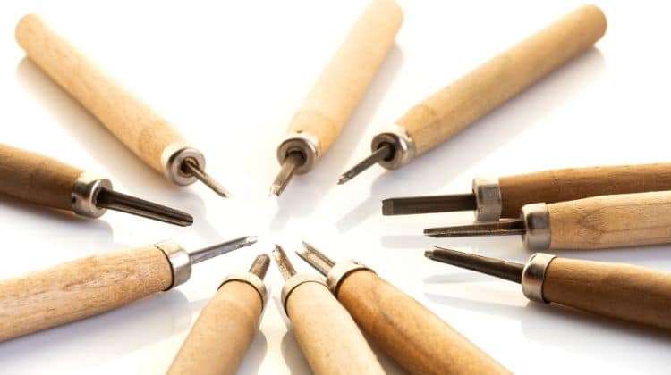Essential Basic Wood Carving Tools For Beginners and Experts!
