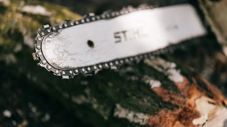 How Tight Should A Chainsaw Chain Be